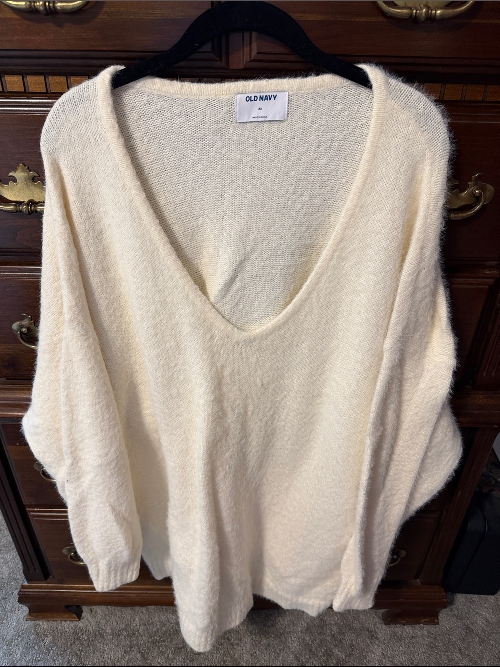 Old Navy Women's Cream Off-White V-Neck Fuzzy Sweater